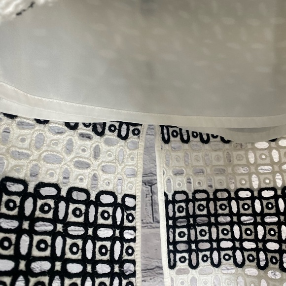 Banana Republic Black & White Crochet Boho Modern Mini Skirt size 6 - Picture 3 of 5